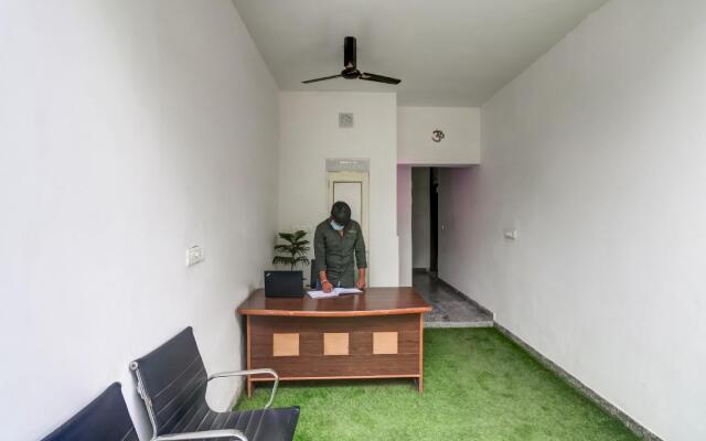 OYO Flagship 82548 Lakra Residency
