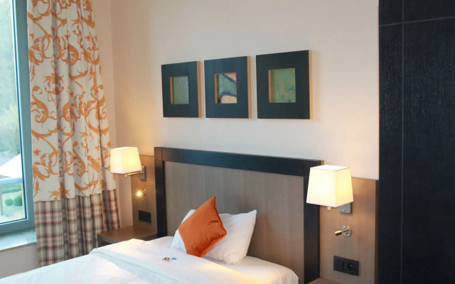 Castel de Pont-à-Lesse Hotel