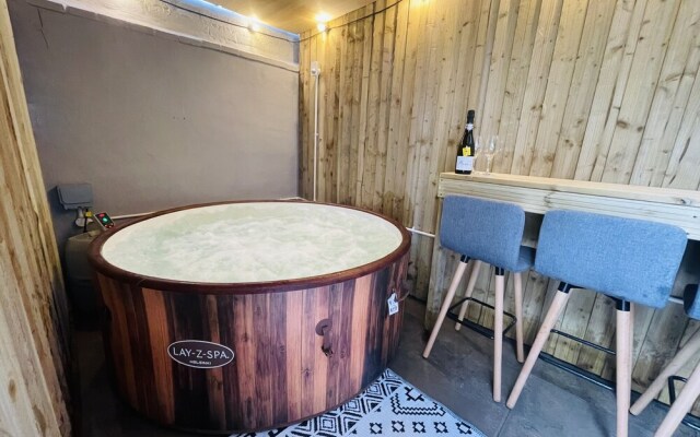 Osborne Luxury Hot Tub and Jacuzzi Suites