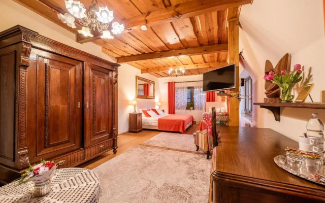 RetroHouse - Adults Only