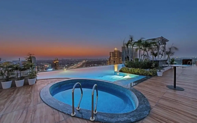 Skyline luxury in pink city