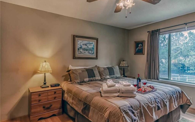 Mustang Hideaway - Three Bedroom Cabin