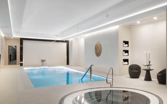 Montcalm East, Autograph Collection