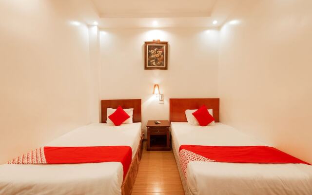 Queen Hotel by OYO Rooms