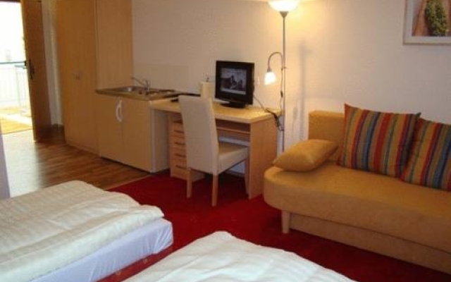 Gästehaus Hotel Pension & Heuriger Gmoana