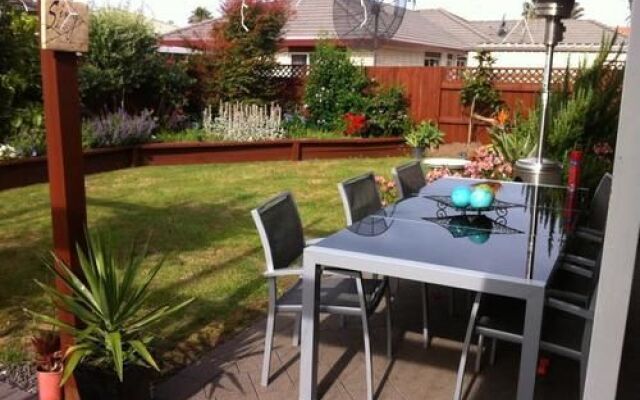 Royal Palms Papamoa Bed & Breakfast