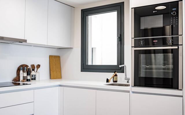 INF42M- Modern city apartment, families only