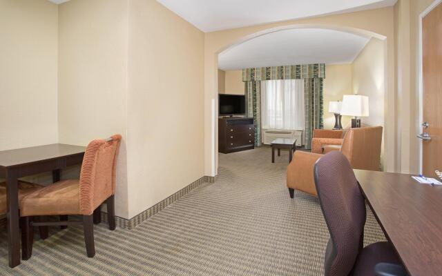 Holiday Inn Express & Suites Lexington by IHG