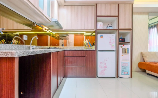 Nice And Comfort 2Br Apartment At Woodland Park Residence