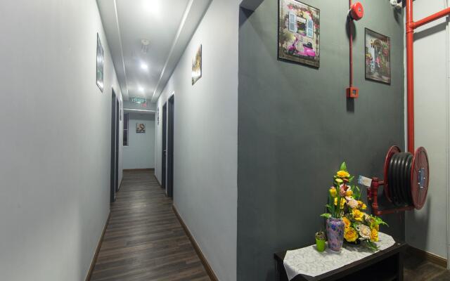 OYO 937 Lucky Hotel
