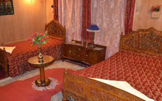 House Boat Taj Palace 2