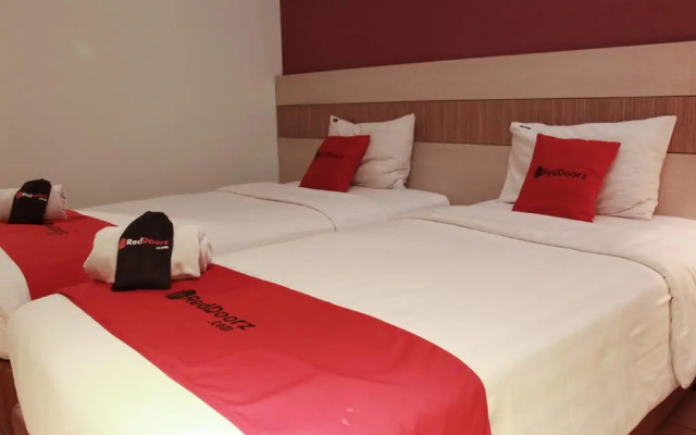 RedDoorz Plus near Bandung Station 2