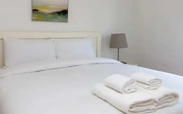Spacious & Welcoming 4BD House - Kennington