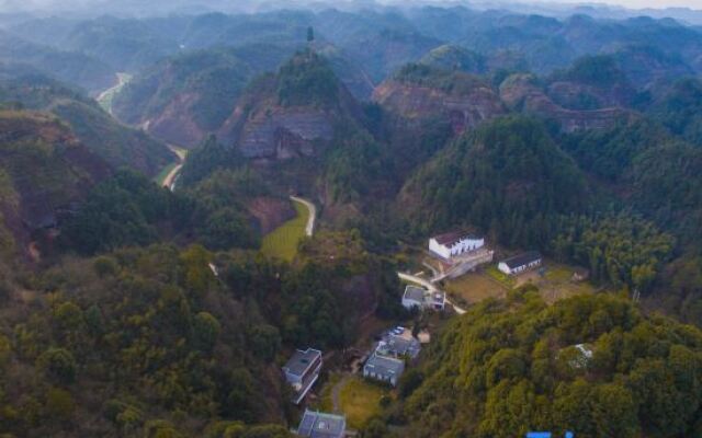 Zizai Pingjiang Wild Luxury Resort