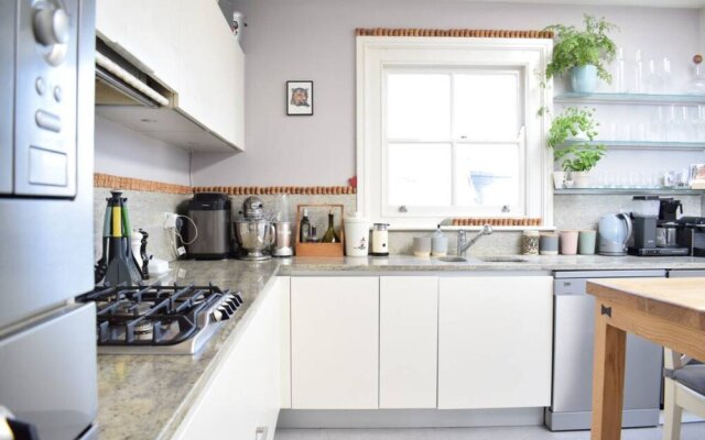 Stunning 2 Bedroom House In Chiswick