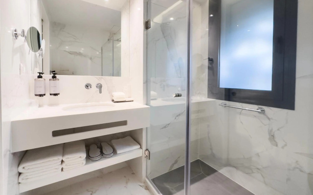 Luwian Athens Boutique Hotel - Image 7