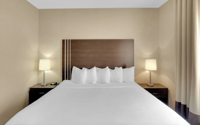 Duvernay Inn & Suites