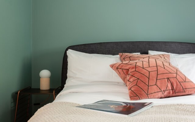 The Wandsworth Common - Bright & Modern 2BDR Flat overlooking the Park