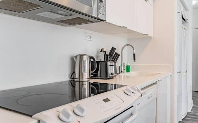 Beautiful 2BR-2Bath Condo Parking Balcony