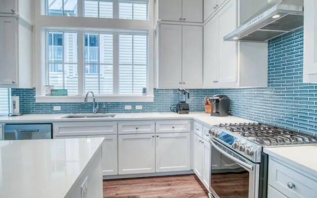 Seaside Sojourn 111 LA