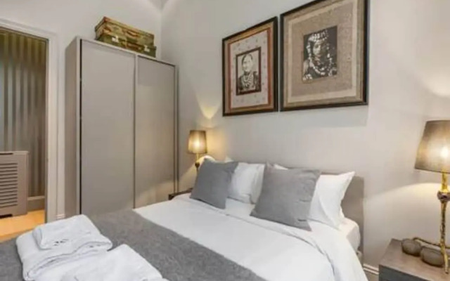 3-bdr Magnificent Harrods Knightsbridge Apartment