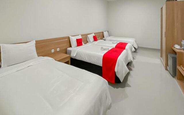 RedDoorz Premium @ Griya Inkoppabri Cisarua Puncak
