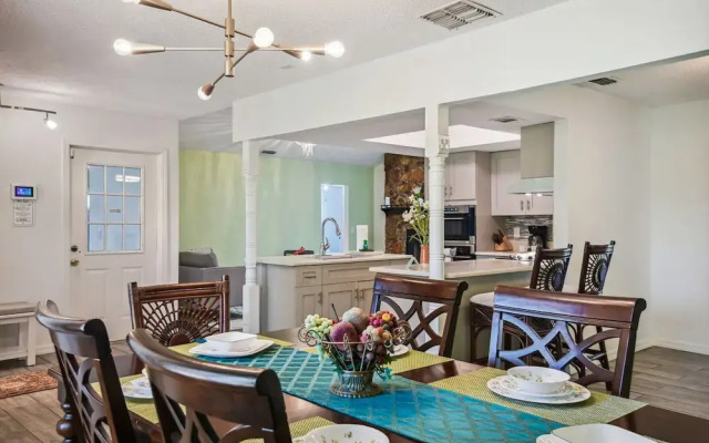 TRANQUILITY. Gated Estate Home. Privacy.