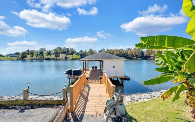 Family Lake Retreat w/ Screened Deck!