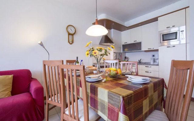 Pleasing Furnished Apartment With View of the Lake