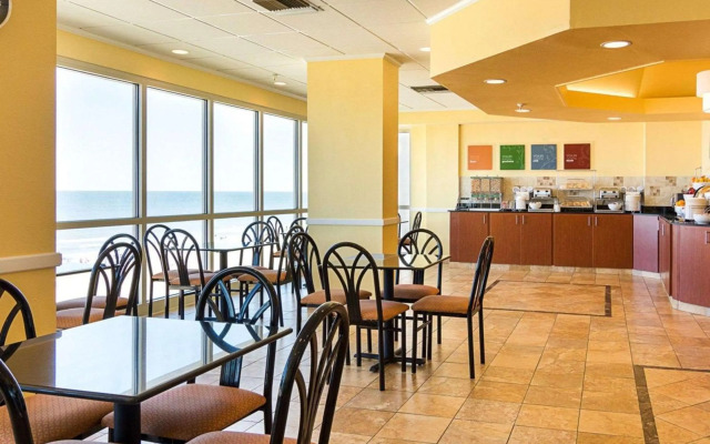 Comfort Suites Beachfront