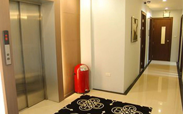 iCheck inn Gems Center Silom