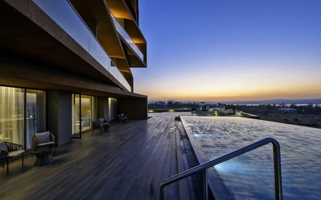 Aria Resort and Spa