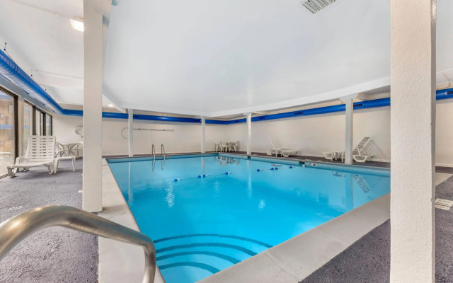 Rodeway Inn Lyons - La Grange