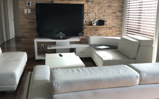 Laval centre apartment