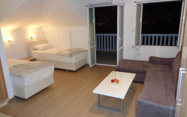 Larissa Sunrise Apartment