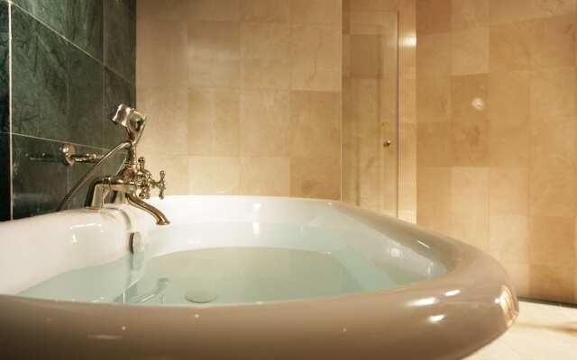 Отель Luxe Avenue