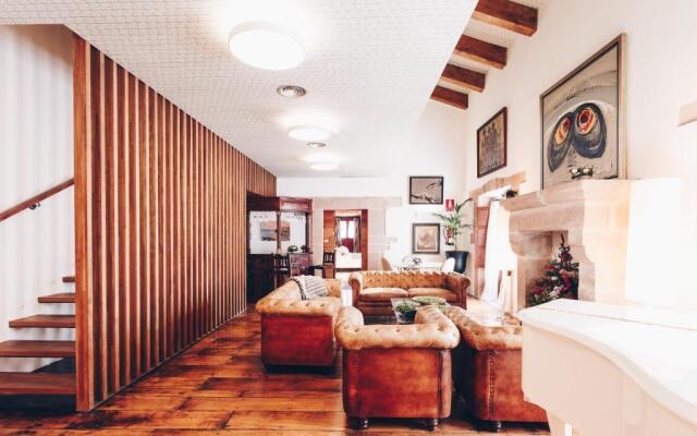 Arha Casona de Carmona (Antiguo Parador de Carmona-Cantabria)