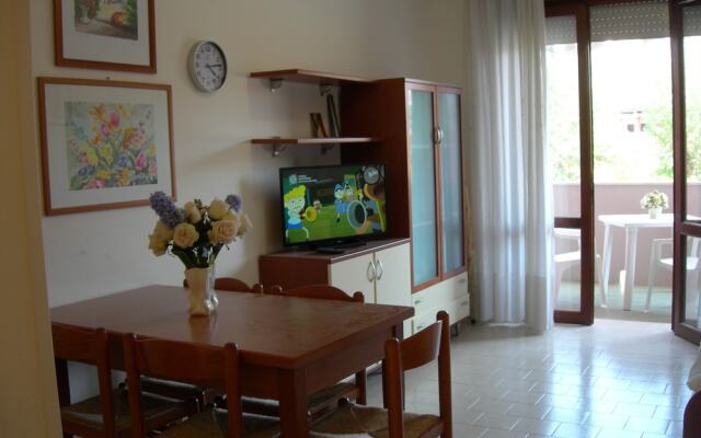 Beautiful Apartment For 5 People-swimming Pool-ac by Beahost Rentals