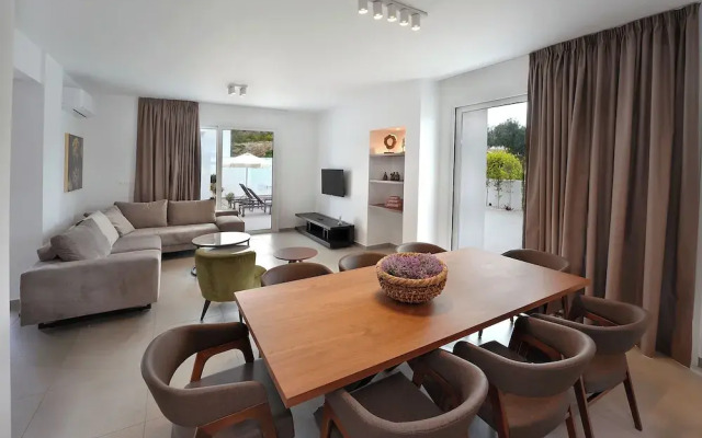 Sun & Moon Luxury 4-bedroom Villa