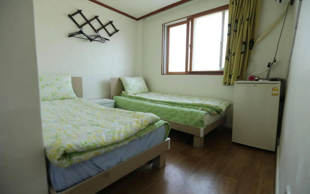 Seoul Tower Family Guesthouse