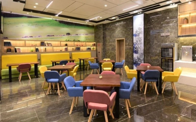 Comfort  Hotel (Urumqi Xiaoxigou Metro Station )