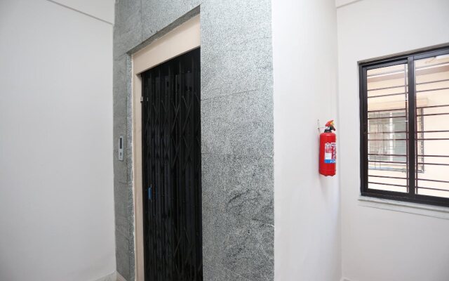 B S Guest House by OYO Rooms