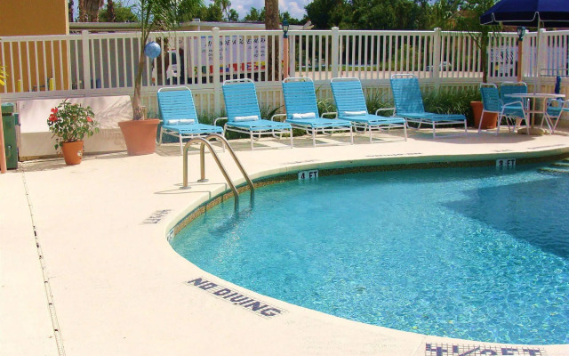 Sevilla Inn - Near Medieval Times