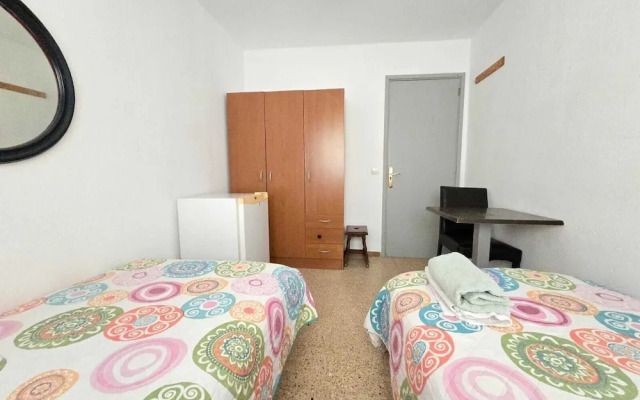 Low Cost Room Las Llaves 3