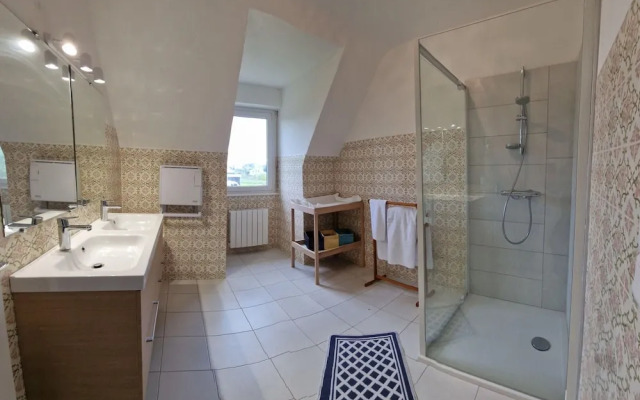 Beautiful Family Holiday Home in Diben, Plougasnou