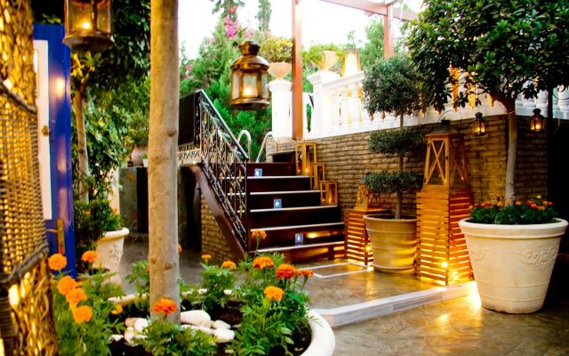 Armata Boutique Hotel