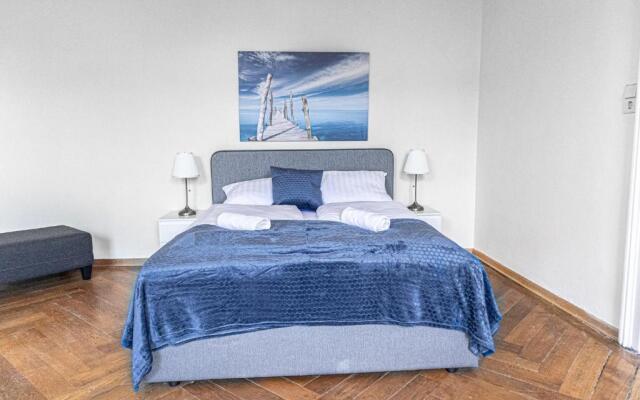 Brilliant 2BR Apt. near AKH-Hospital
