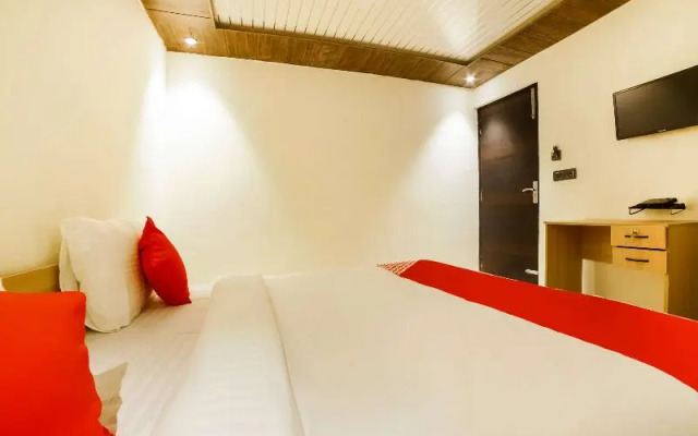 Collection O  80122 Pitampura Residency