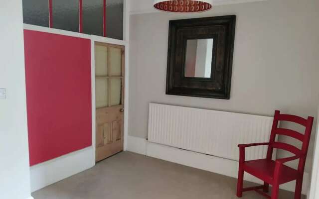Serene 2 Bedroom Apartment in Clifton