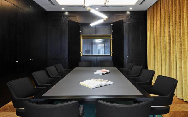 Roomers Munich, Autograph Collection